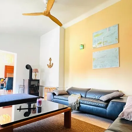 Vila House Dino By Guide